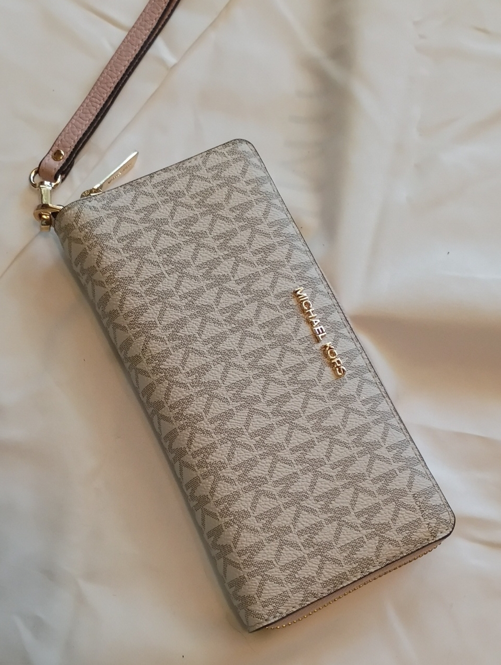 Michael Kors Pink Vanilla Signature Wristlet Wallet